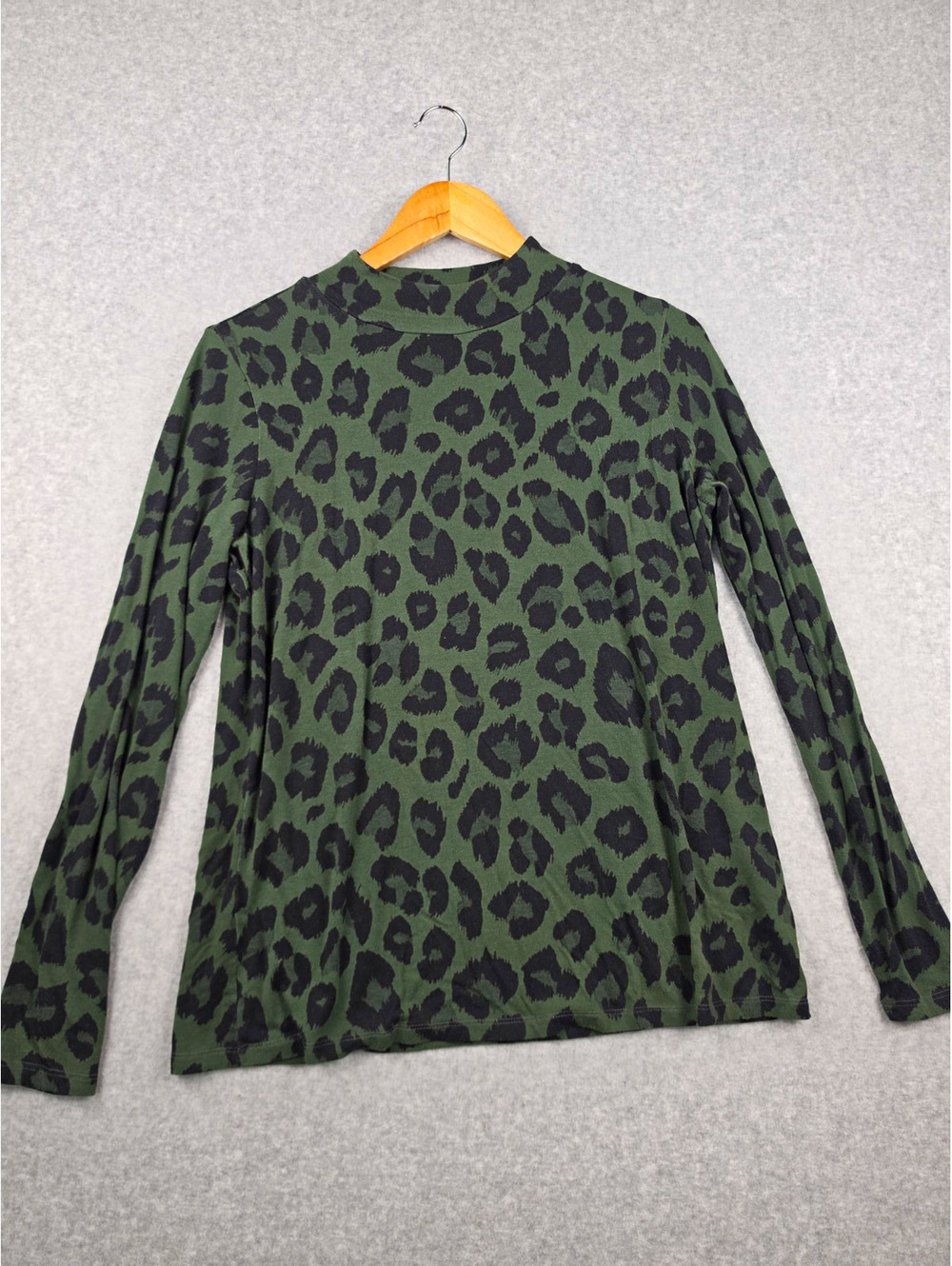 G by Giuliana Womens Green Black Leopard Knit Crewneck Long Sleeve Top Size L